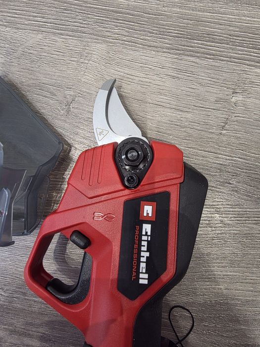 Foarfeca profesionala cu acumulator Einhell GP-LS 18/28 Li BL