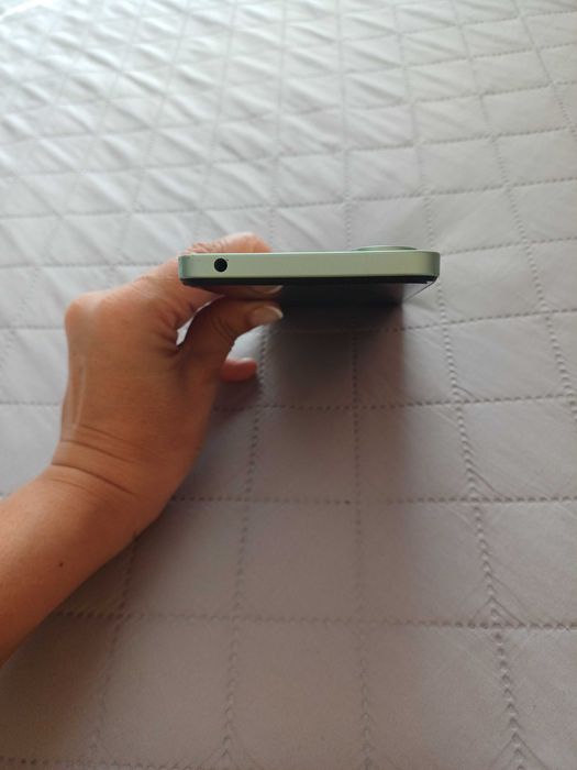 Продава се телефон Xiomi  Redmi 13C