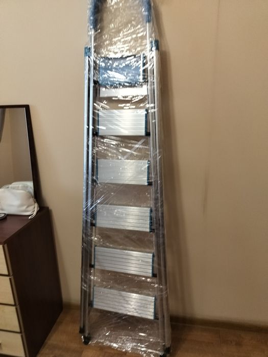 Продам стремянку.