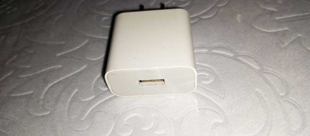 Вилка для зарядки от компании miui