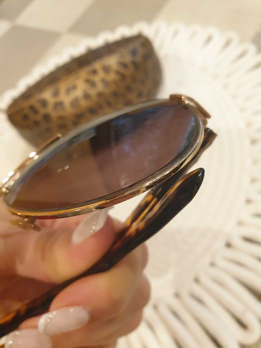 Слънчеви очила Guess с леопардова рамка