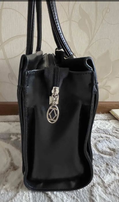 Продаю черную сумку