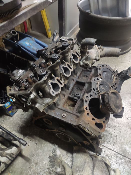 Продам блок двигателя от нисан честично