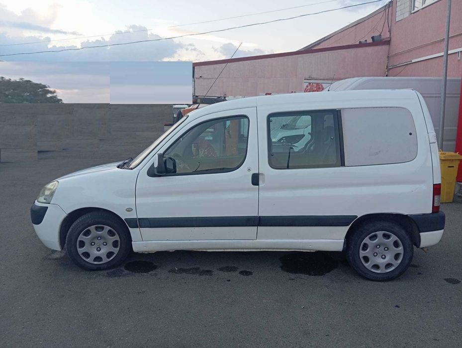 Vând Peugeot Partner 1,9 Diesel, an 2004, preț 6000 lei, ușor neg.