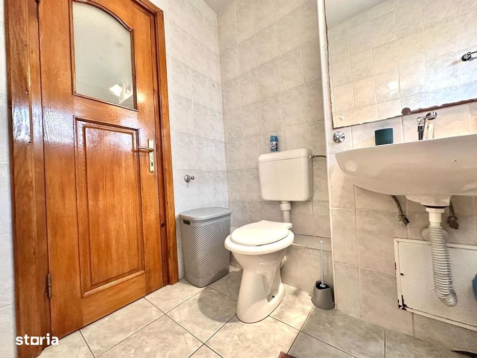 Apartament spatios 4 camere + parcare, pretabil ptr ERASMUS