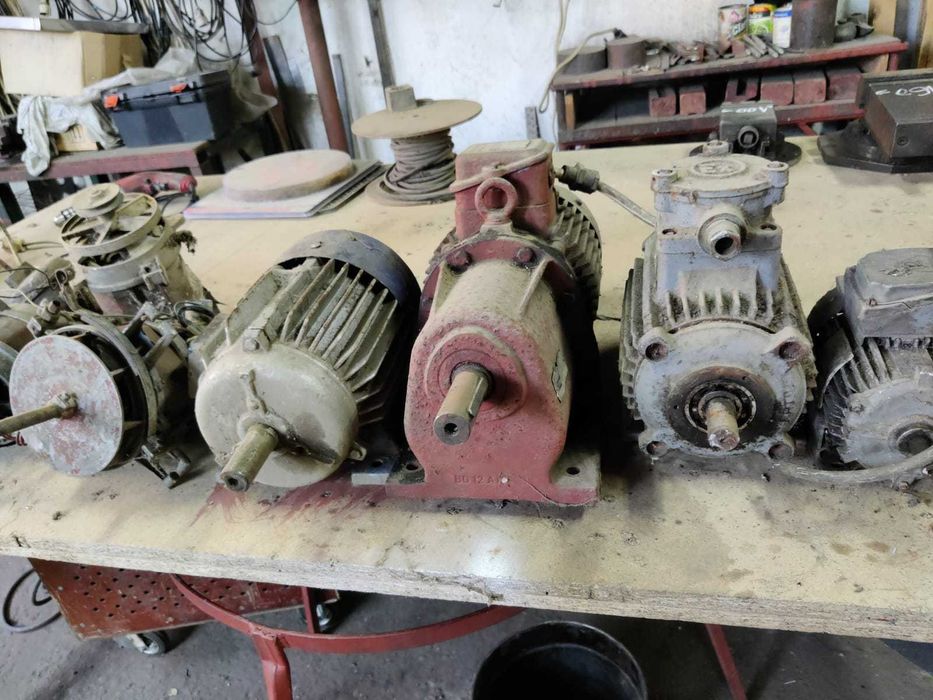 Vand motoare electrice trifazate/monofazate de diferite puteri