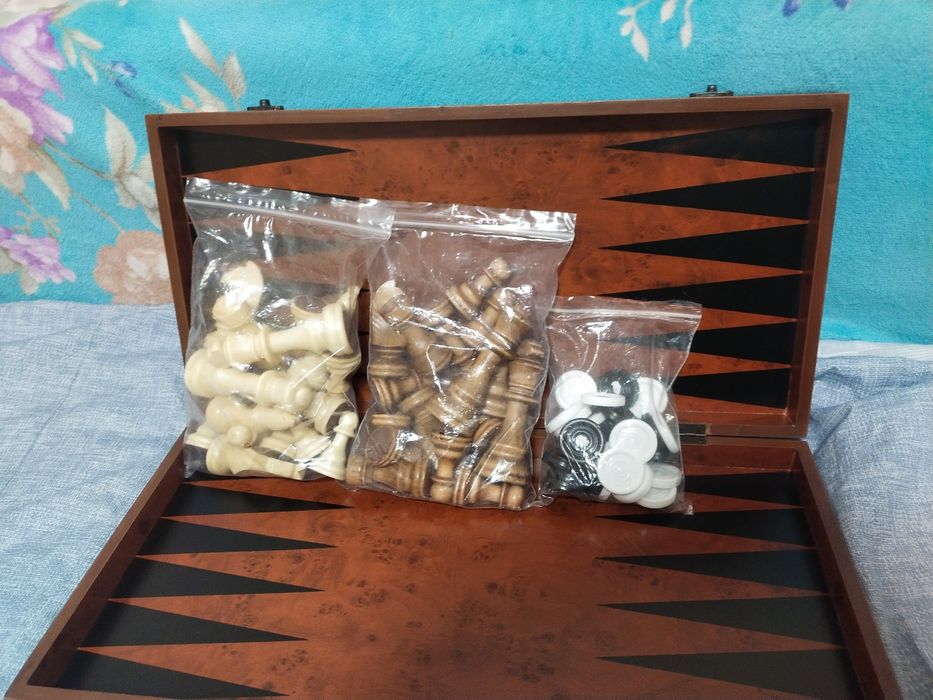 Шахматы 3в1 есть все фигуры как и шахматные и для шашек - Настольные ...