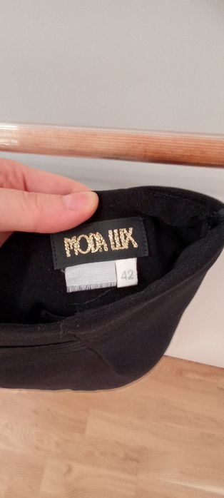 Fusta conica cu talie inalta