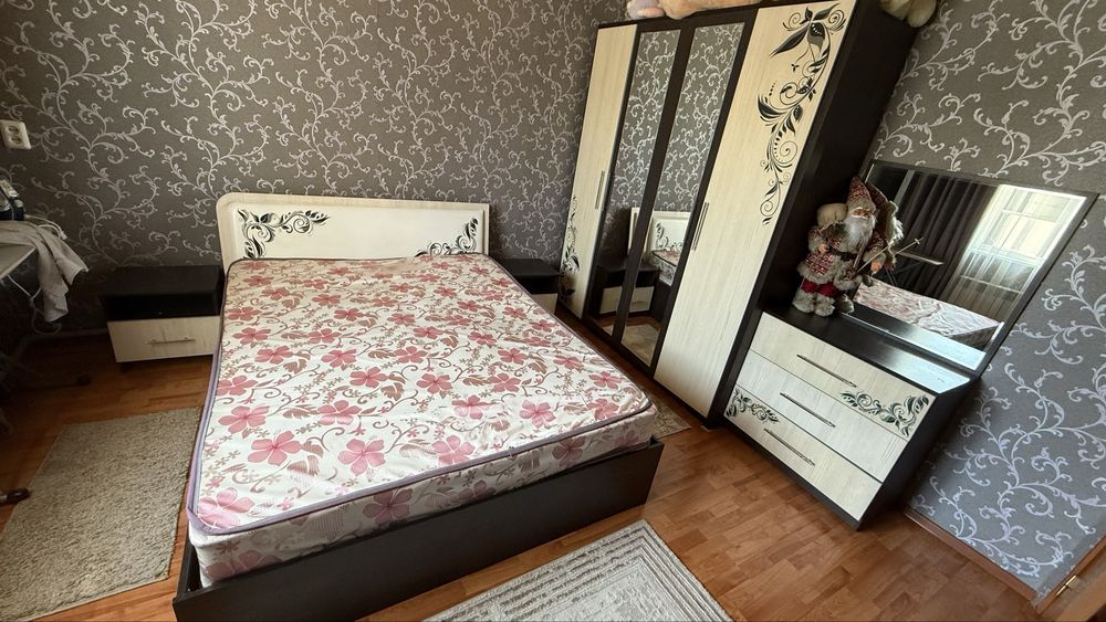 Спальная кровать в комплекте