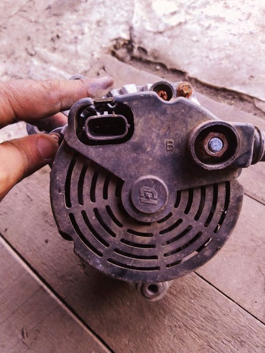 Продам генератор на Опель Вектра Ц