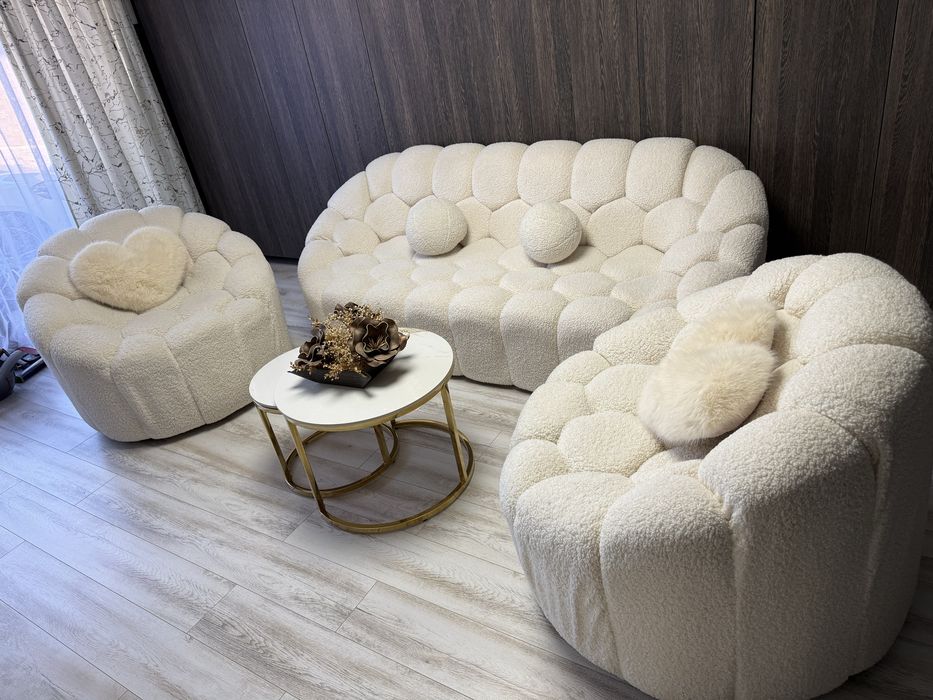 Set Canapea + 2 fotolii, material boucle, bej, în stare perfectă