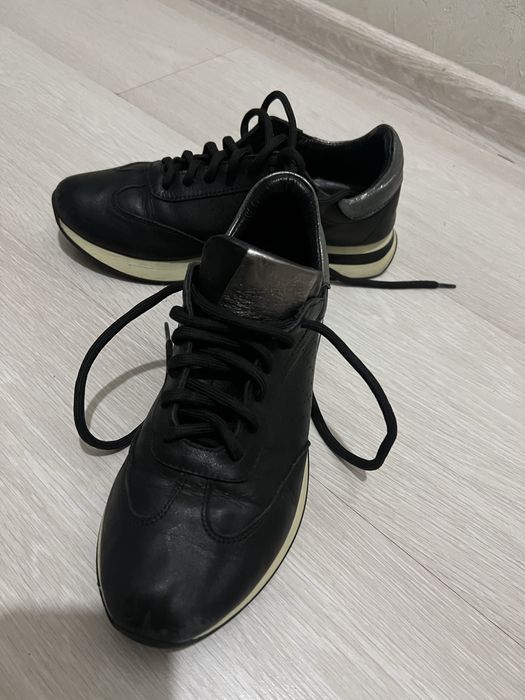 Продам кроссовки натуральная кожа