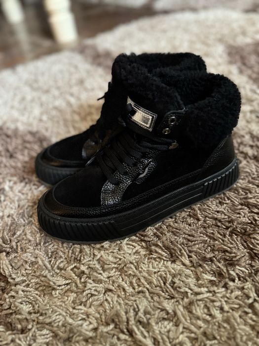 Продам новые ботиночки