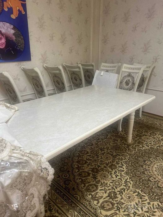 Продаётся стулья и стол.