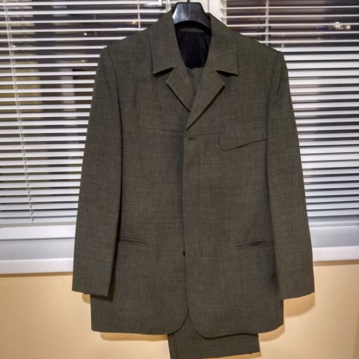 Абитуриентски костюм