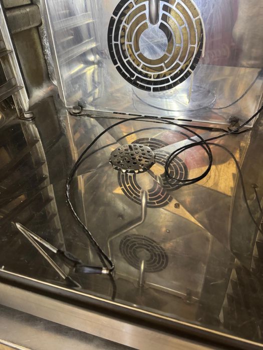 Vand cuptor gastronomic UNOX cu 7 tavi GN 1/1 made  in italia  XVC 505