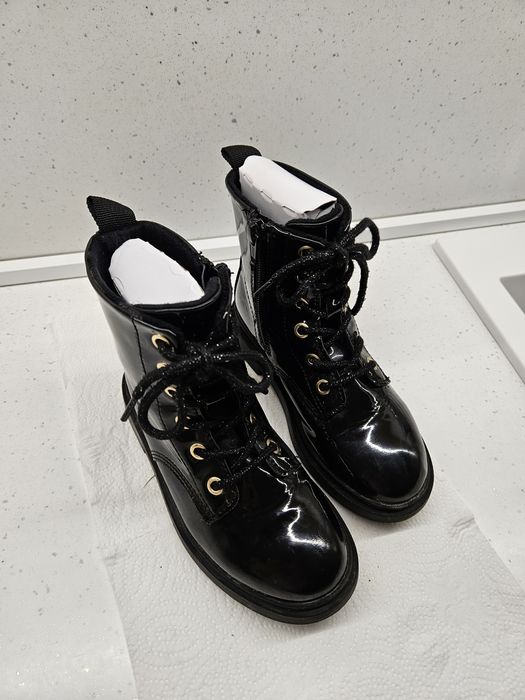 Детски боти с връзки отпред на H&M