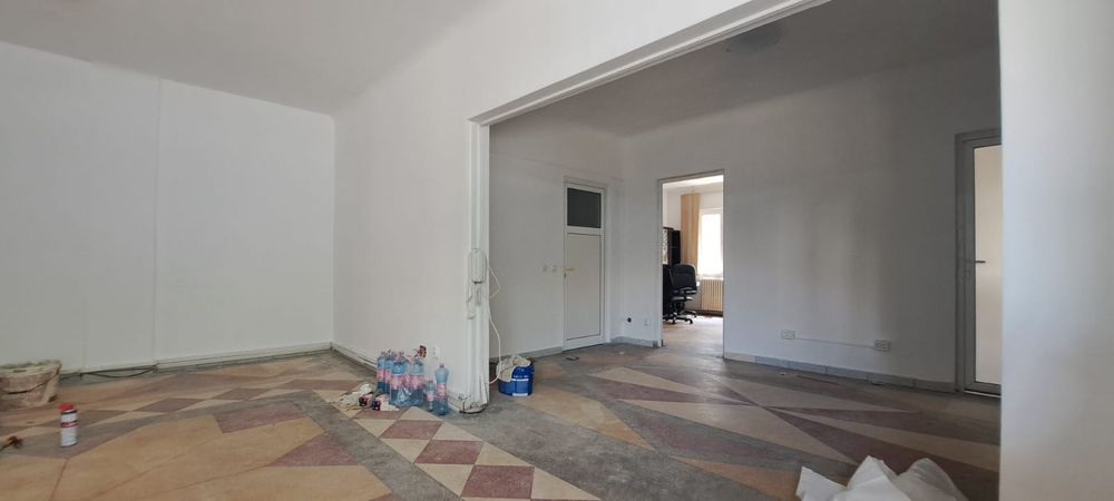 Spatiu de inchiriat 200 mp P+1 + curte 700 mp - Sos Alexandriei / Antiaeriana / Buc-Magurele (Clinica AIS) - 1760 euro