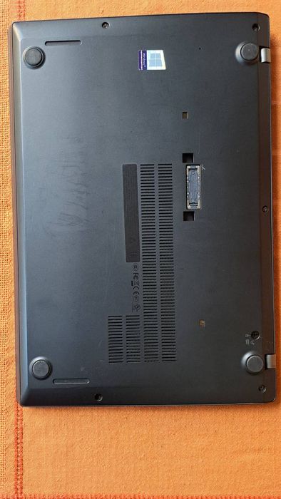 Отличен Thinkpad T470s (до 5 часа на батерия)