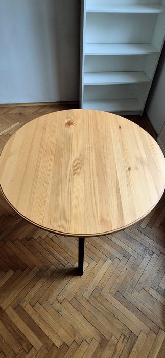 Masa rotunda de lemn