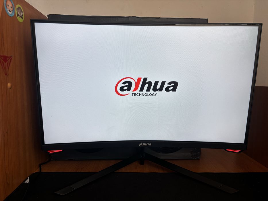 Vand monitor curbat gaming