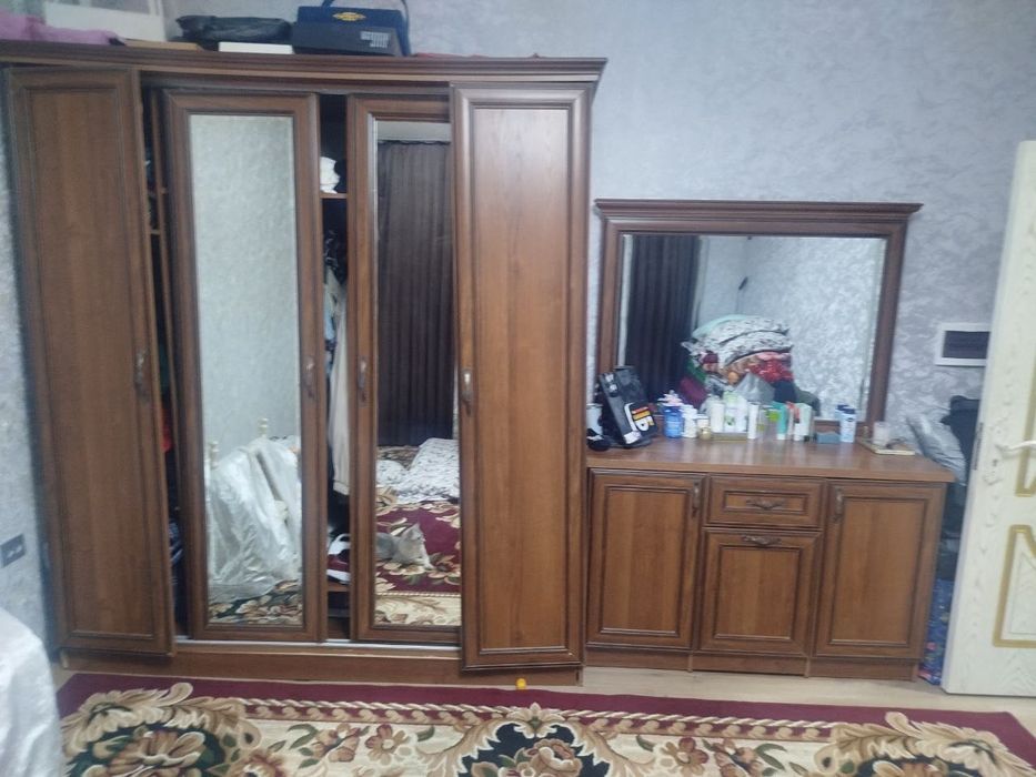 Шкаф ва тримо сотилади