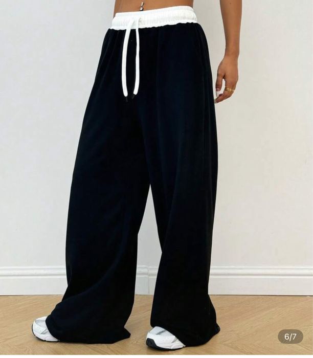 Pantaloni sport evazati cu talie inalta