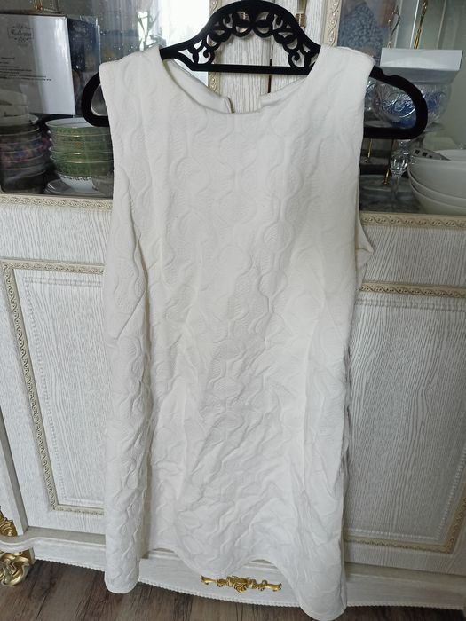 Белые коктейльные платья Mango