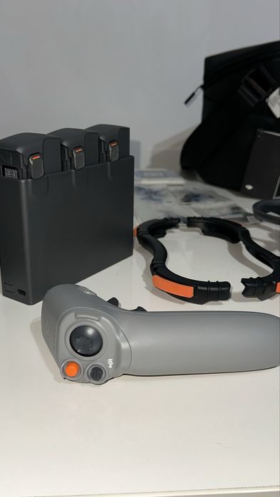Drona Dji Avata 2 , 3 baterii, goggles 2 , RC motion 2