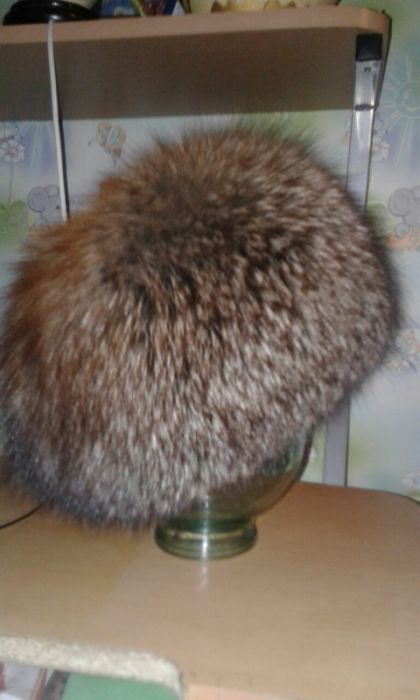 Женская меховая шапка.