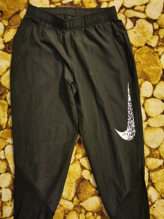 Pantaloni Slim Nike M adidas hoka asics  saucony salomon