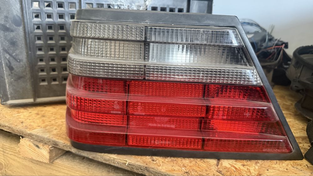 Задние фары от w124