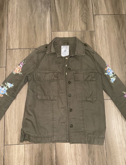 Пролетно яке Bershka като ново