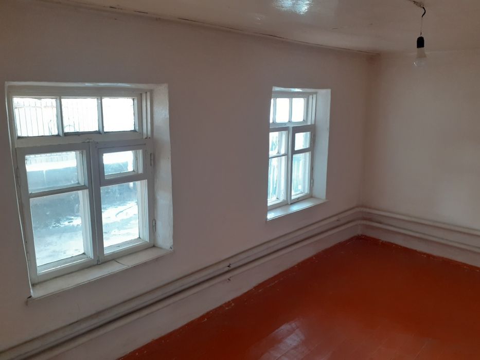 Уй Сатылады 1/2 часть барак емес