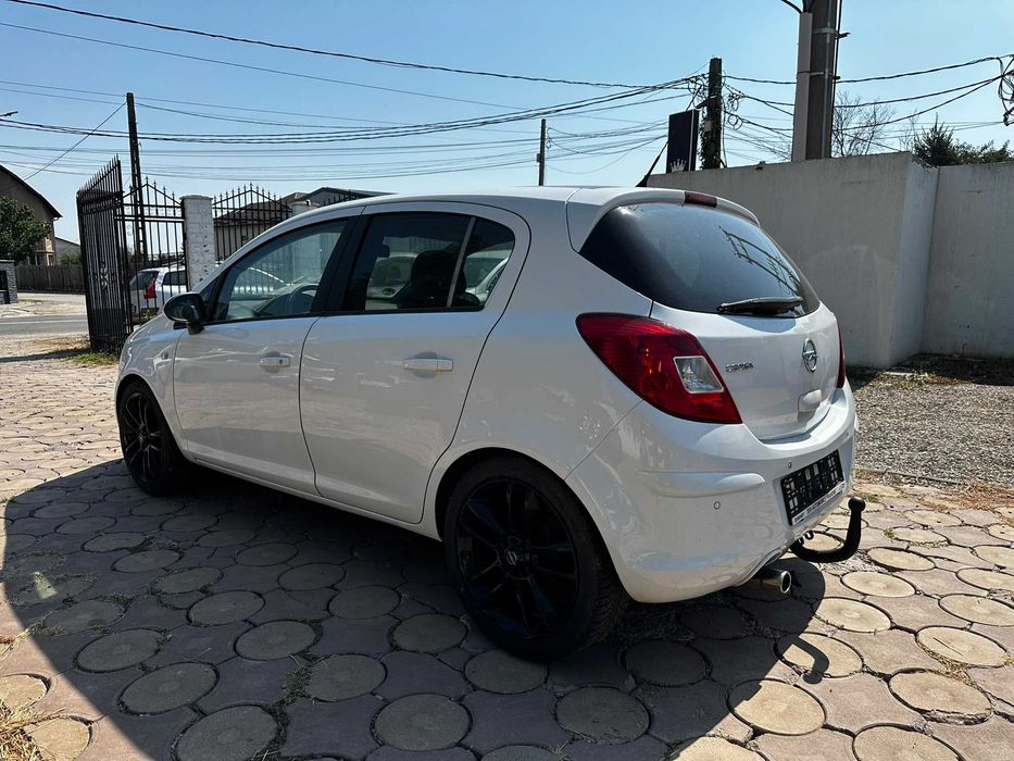 Opel CORSA 1.4 Benzina 2011