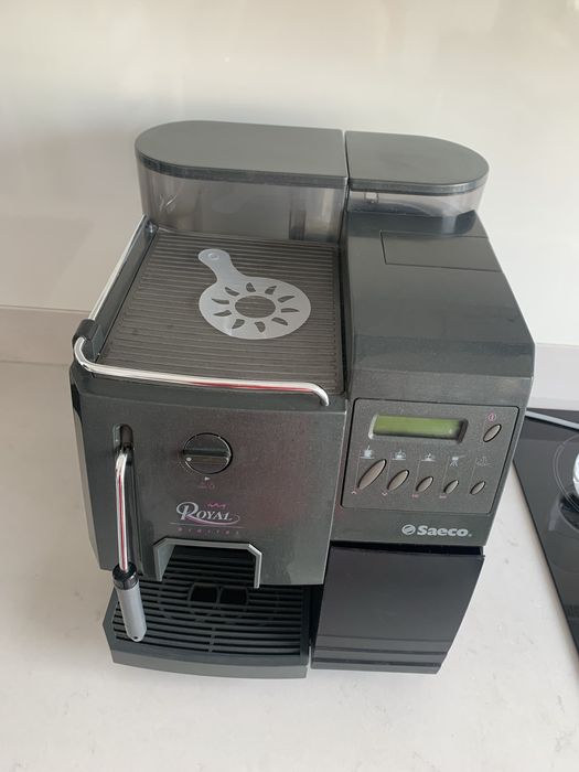 Кафе машина Saeco Royal е Кафеавтомат с кафе на зърна и мляно кафе