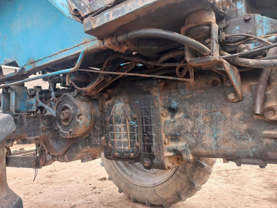 MTZ-80 Traktor sotiladi