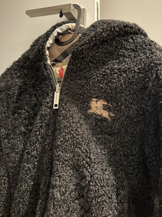 Burberry дамско двулицево яке