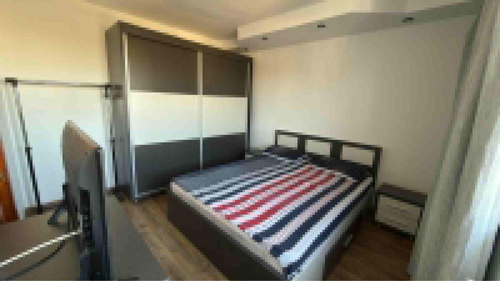 Inchiriez apartament 3 camere central