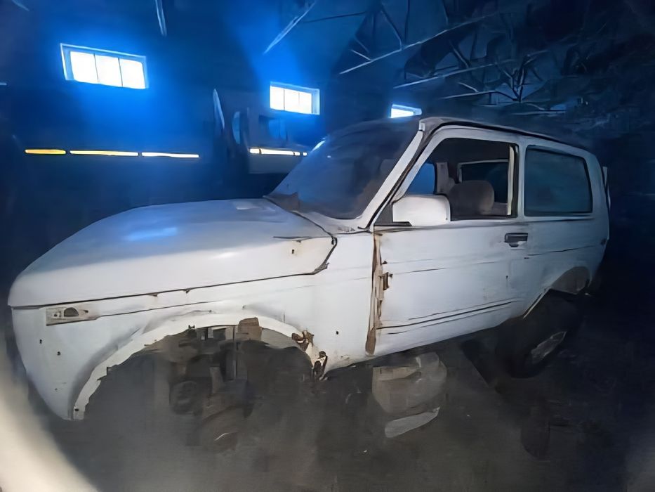 Автомобиль ВАЗ 21214