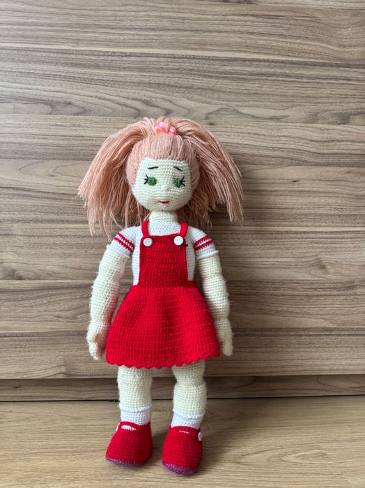 Ръчно плетена кукличка