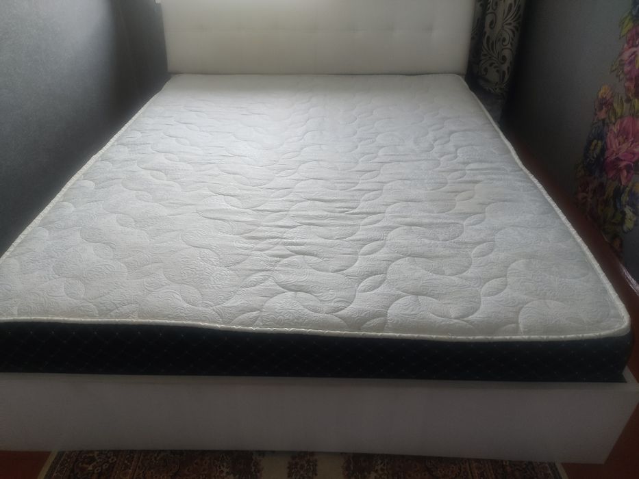 Продам , спальный гарнитур