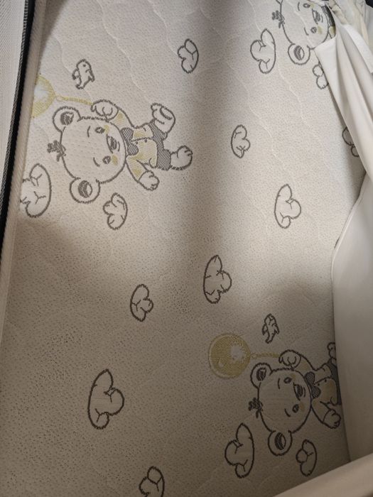 Сгъваема кошара и матрак към нея