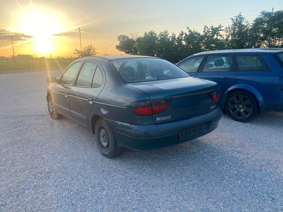 Рено меган 1.6 на части