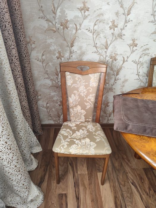 Продам стол и 12 стульев