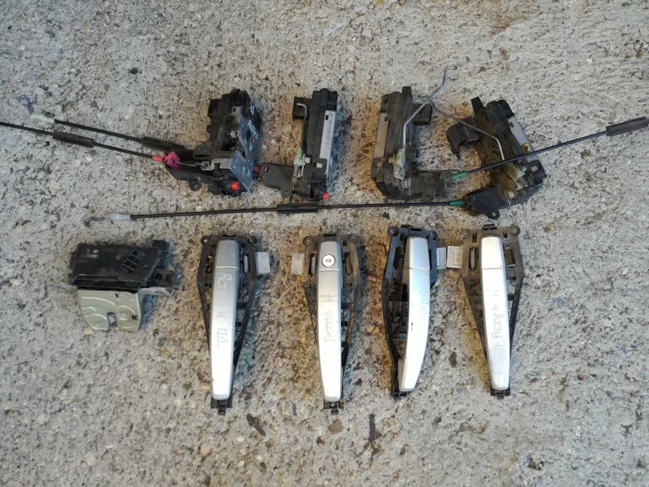 Opel Astra H Опел Астра Х брави брава багажник дръжка