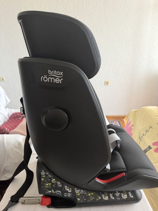 Стол за кола ISOFIX Britax Romer Advansafix IV R Cosmos Black, 9-36 кг
