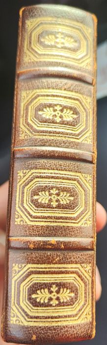 Biblia veche de  200 de ani în latină 1832-1835