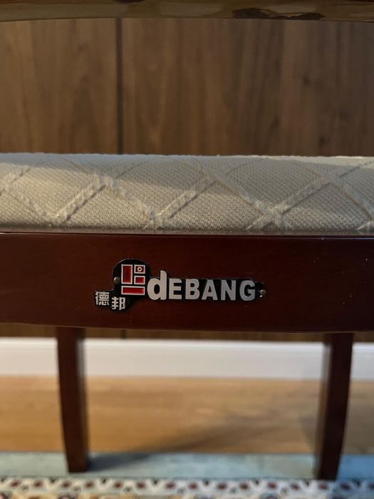 Стол со стульями