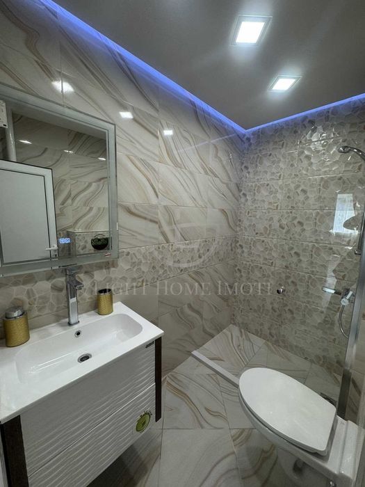 Продава се Тристаен апартамент в Пловдив, Център - 70 кв.м за 2108 €/кв.м - Снимка #14